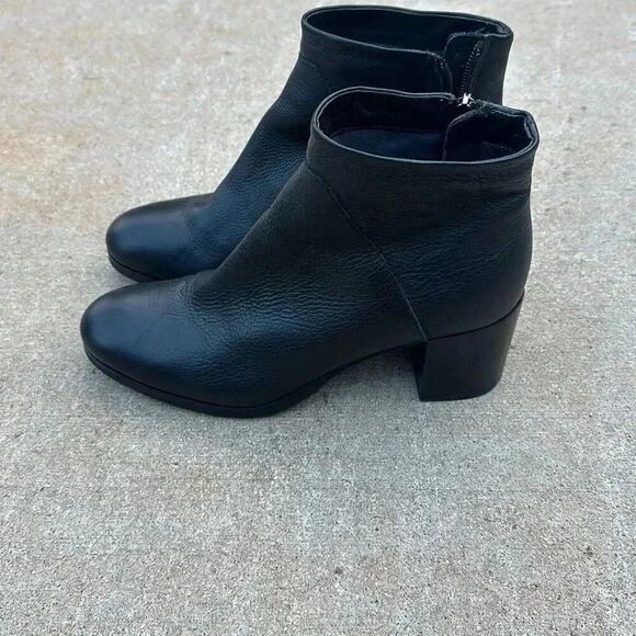 Aquatalia Everett Leather Black Block Heel Zip Up Ankle Bootie Women’s Size 7.5 - Picture 4 of 12